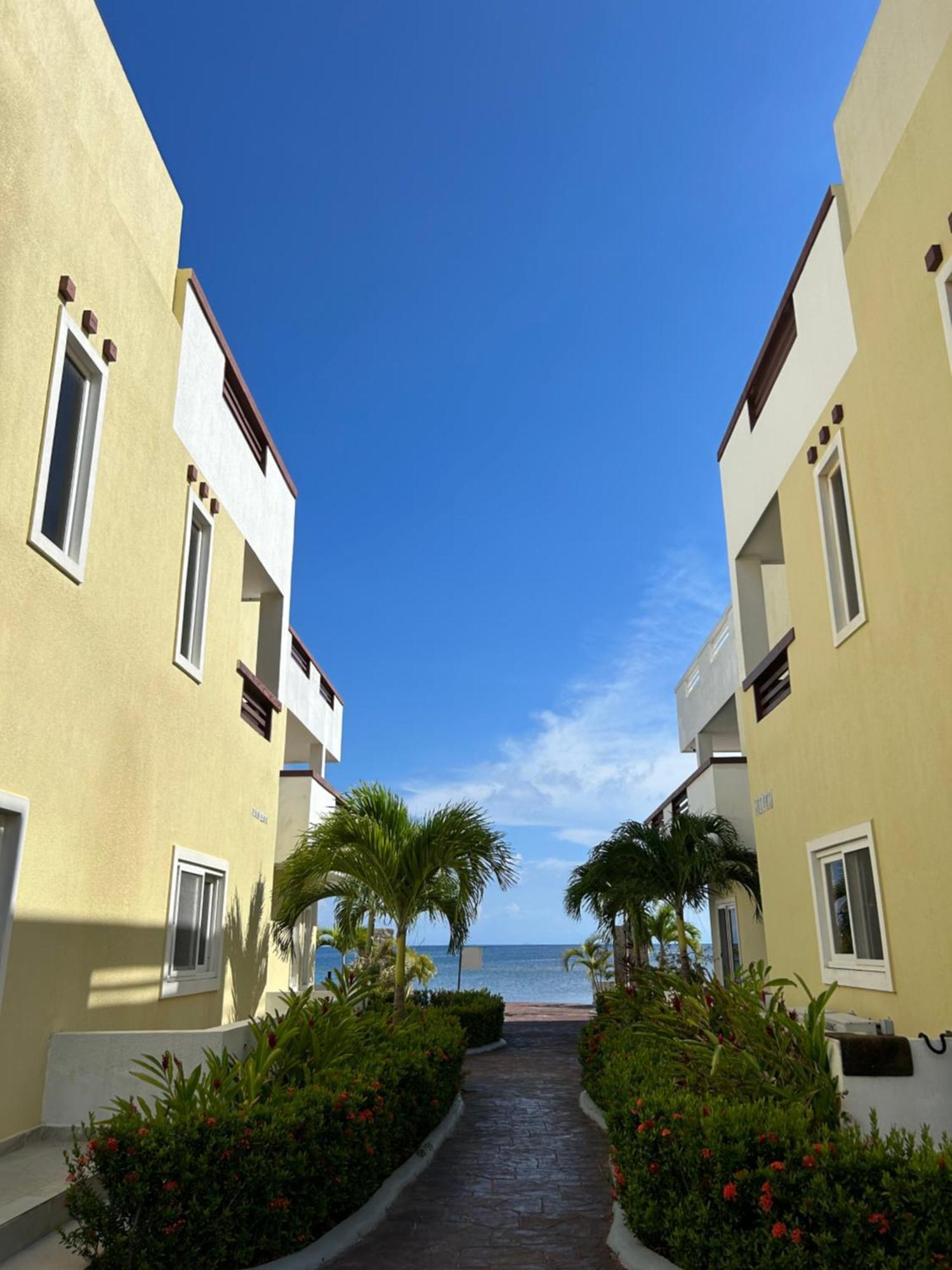 Habitacion Privada En Dixon Cove Roatan Exterior photo