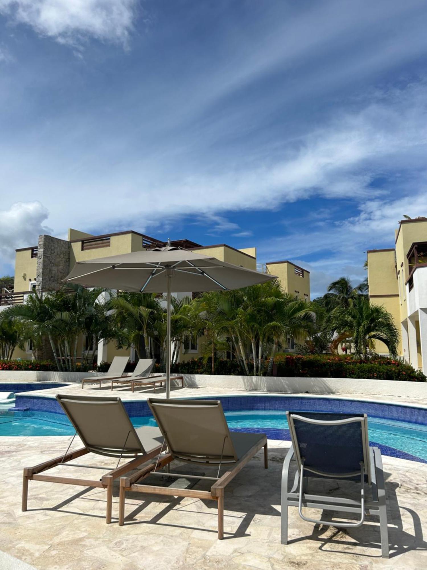 Habitacion Privada En Dixon Cove Roatan Exterior photo